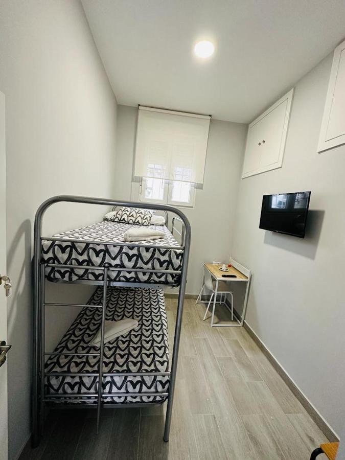 Hospedaje Cuatro Vientos Madrid Exterior foto