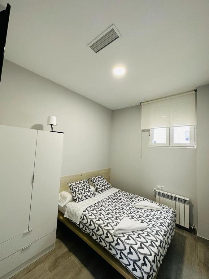 Hospedaje Cuatro Vientos Madrid Exterior foto